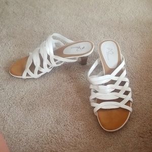 A2 Aerosols White Sandals 8.5